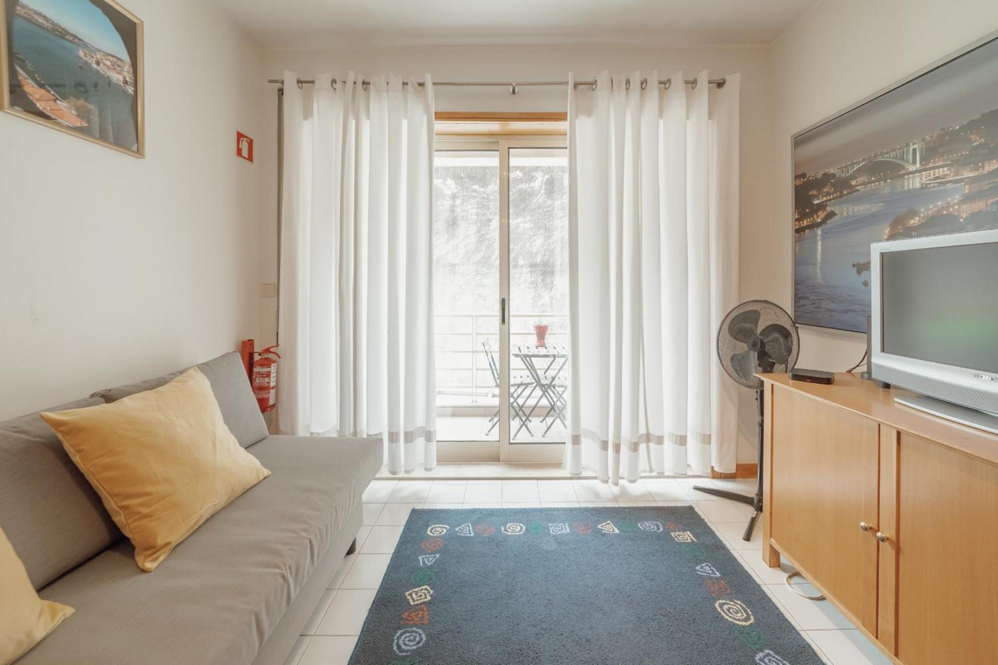 Downtown Trindade Apartment With Terrace By Vacationy Porto Luaran gambar