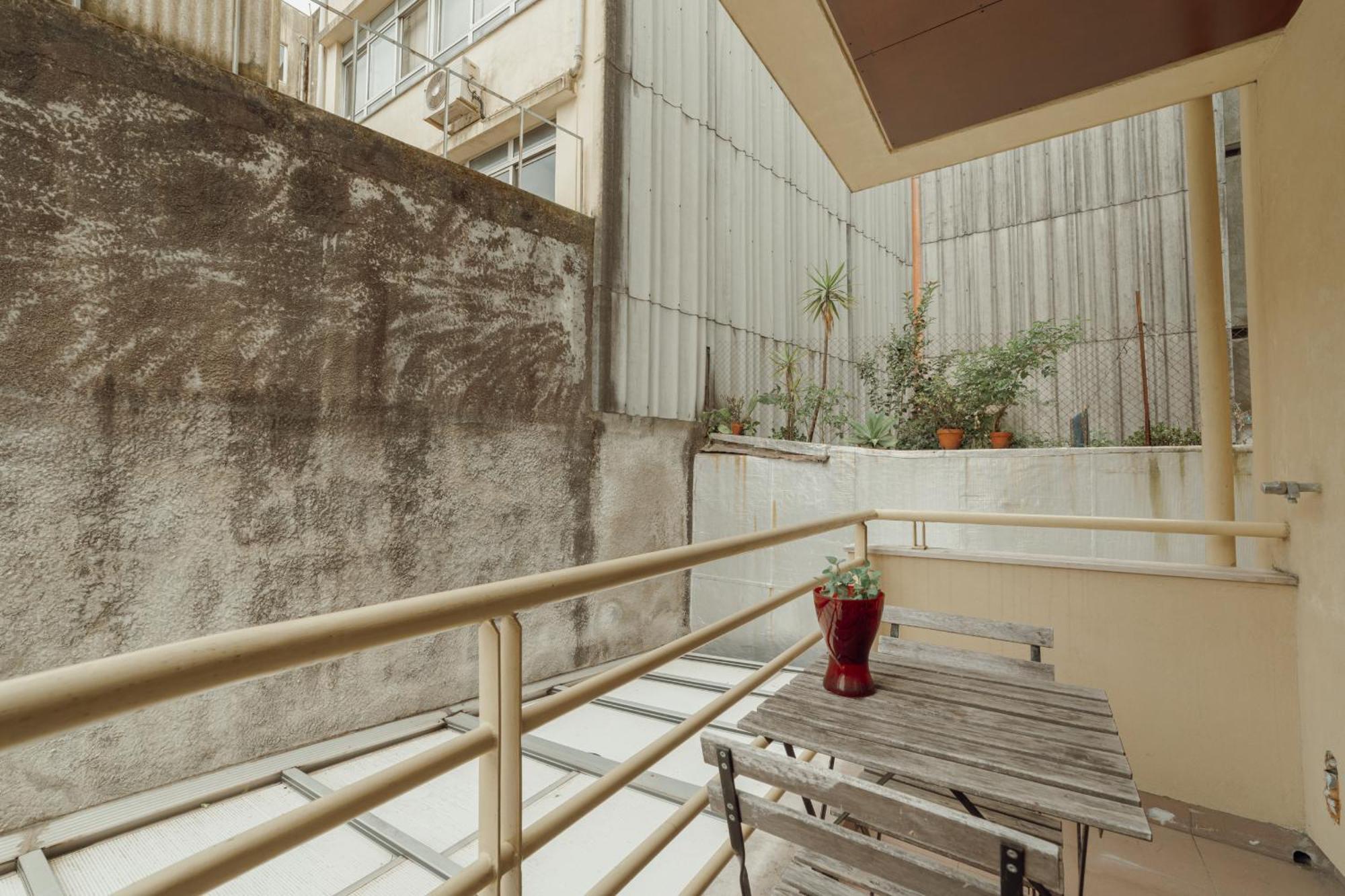 Downtown Trindade Apartment With Terrace By Vacationy Porto Luaran gambar