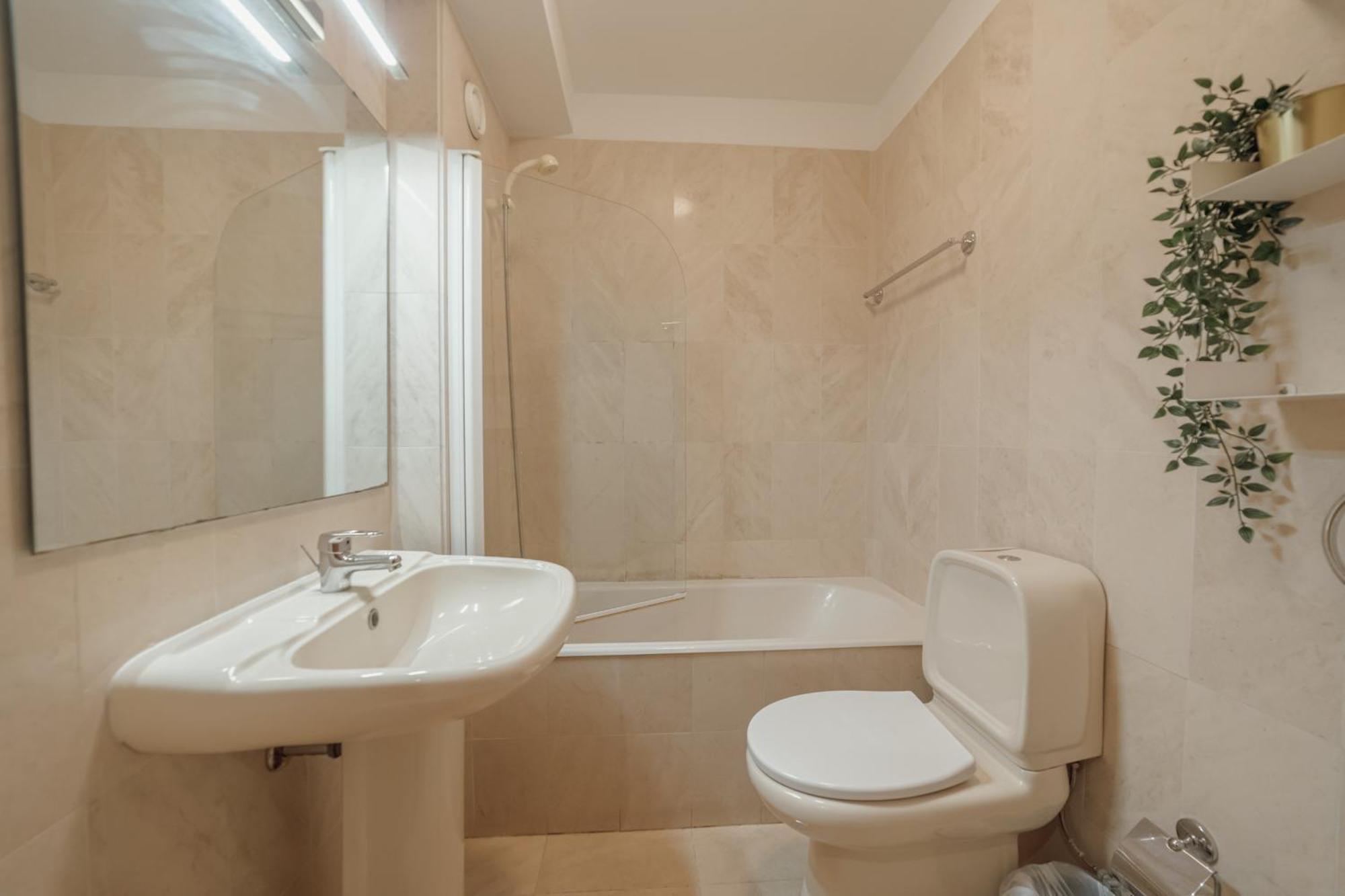 Downtown Trindade Apartment With Terrace By Vacationy Porto Luaran gambar
