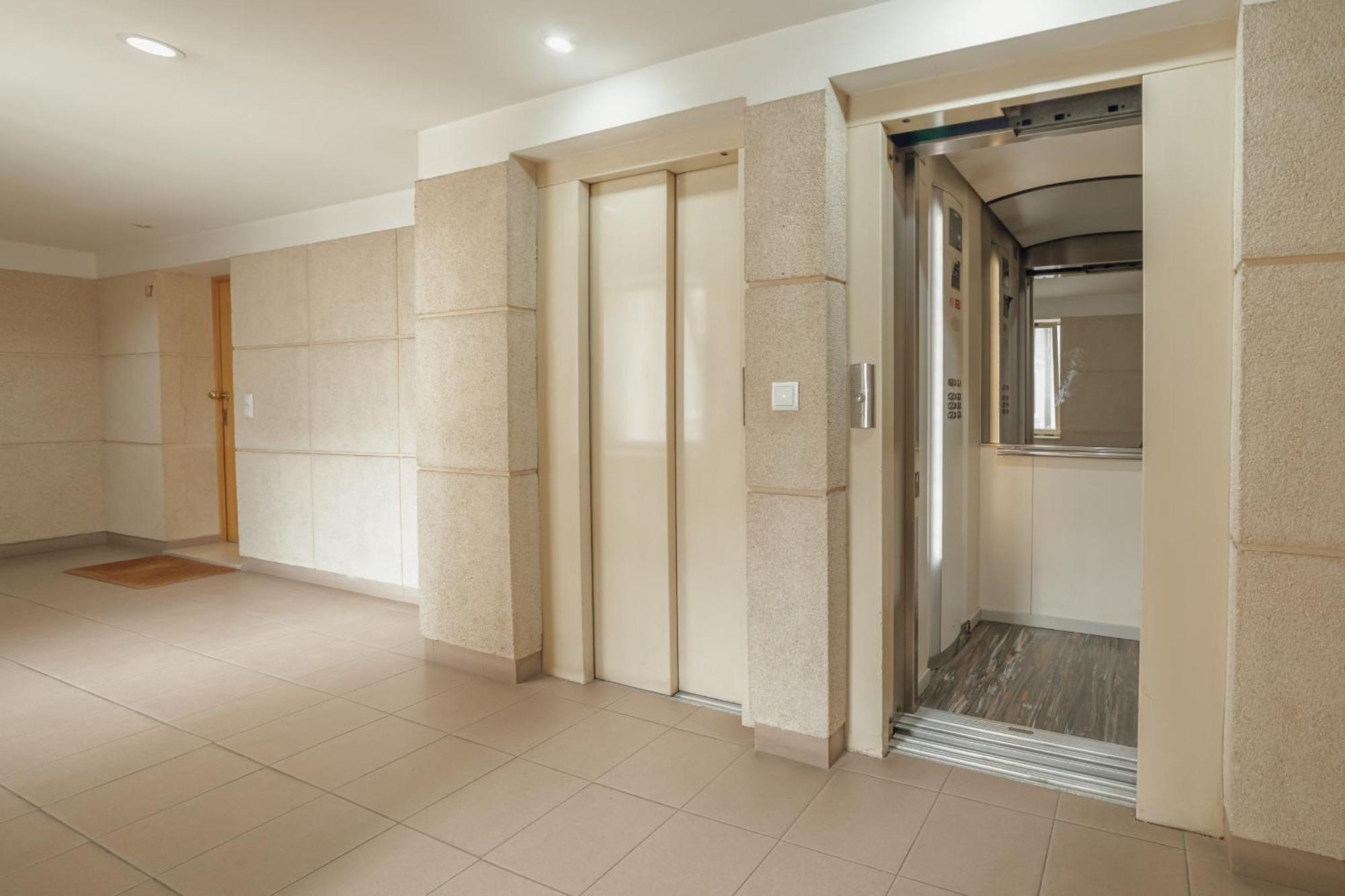 Downtown Trindade Apartment With Terrace By Vacationy Porto Luaran gambar