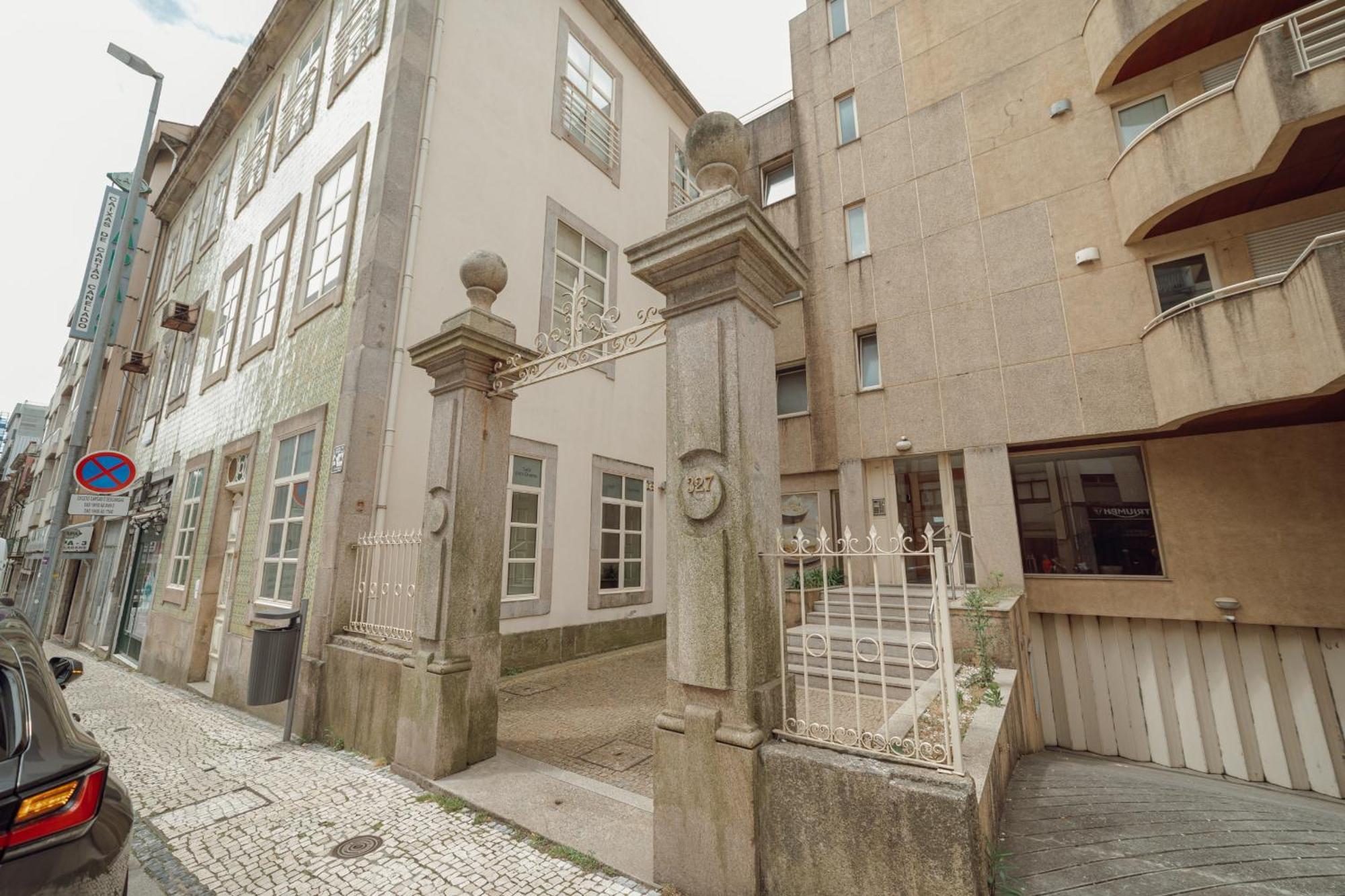 Downtown Trindade Apartment With Terrace By Vacationy Porto Luaran gambar